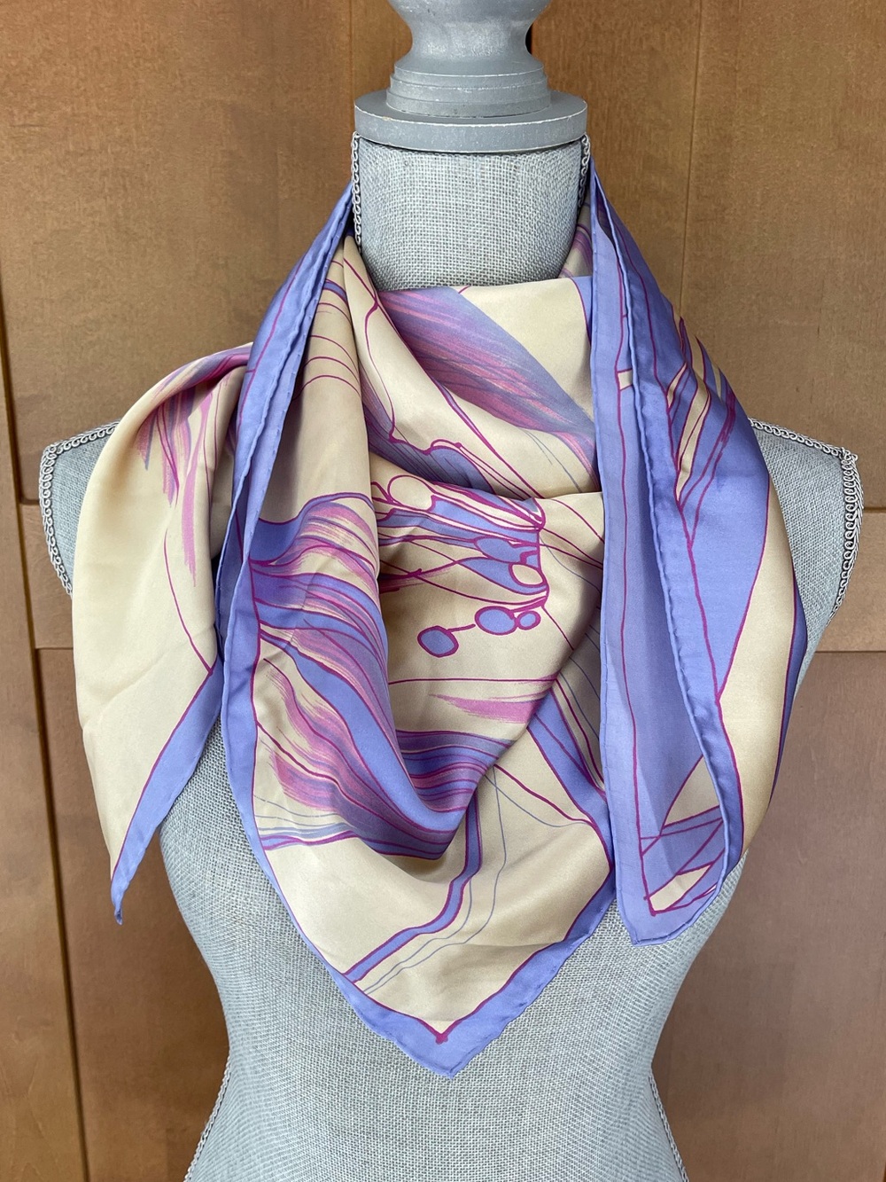 Vakko 100% Silk Lavender & Cream Floral Silk Scarf - Made in Italy 34"x34" EUC